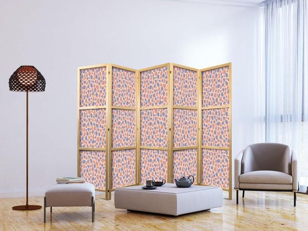 Paravento giapponese - Giraffe Pattern - Colorful Animal Pattern in Blue-Pink Spots